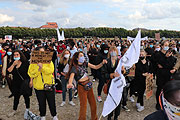 Kundgebung "Black Lives Matter" mit über 1.000 Demonstranten gegen Rassismus und Polizeigewalt am 11.07.2020 auf der Theresienwiese (©Foto: Martin Schmitz)